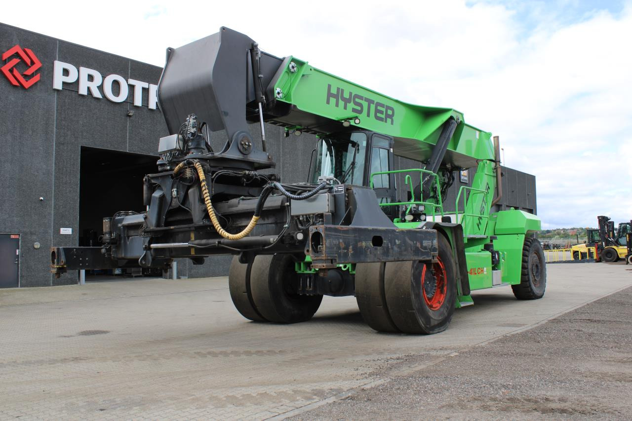 Hyster RS46-41L CH - Konténerrakodó: 2 kép. Hyster RS46-41L CH - Konténerrakodó: 2 kép.
