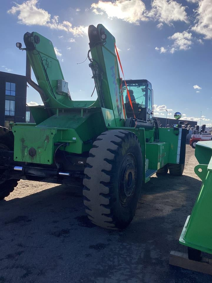Hyster RS46-41L CH - Konténerrakodó: 4 kép. Hyster RS46-41L CH - Konténerrakodó: 4 kép.
