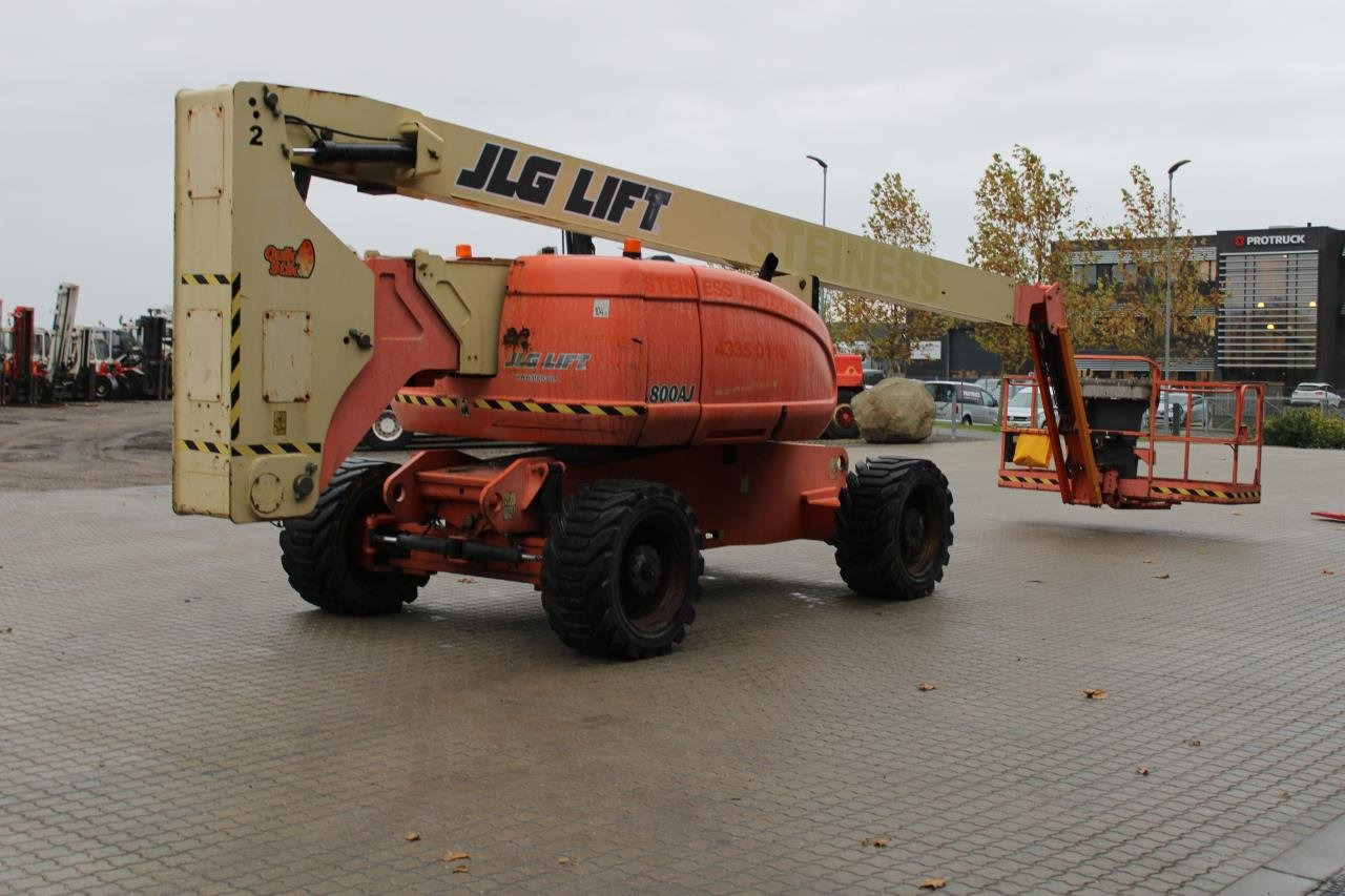 JLG 800AJ - Személyemelő: 2 kép. JLG 800AJ - Személyemelő: 2 kép.