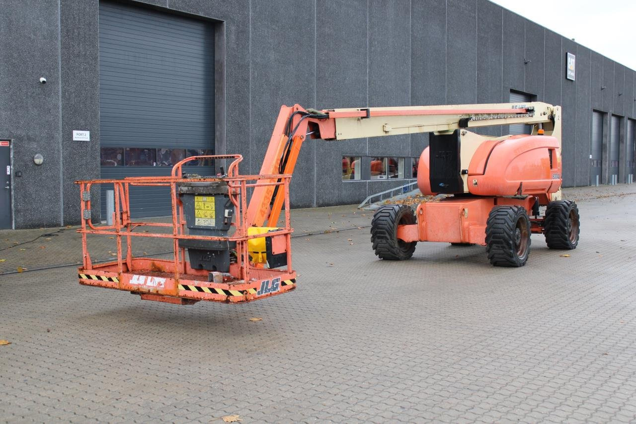 JLG 800AJ - Személyemelő: 3 kép. JLG 800AJ - Személyemelő: 3 kép.