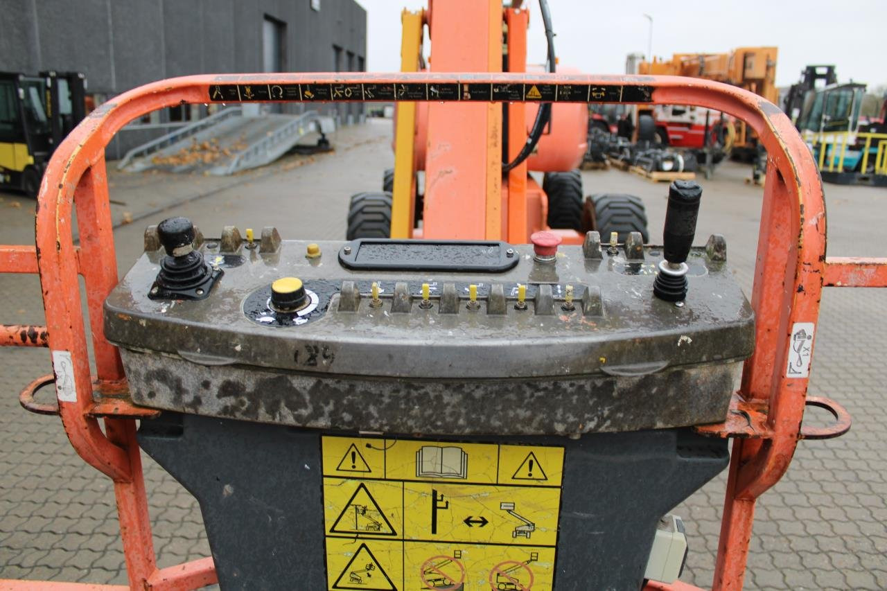 JLG 800AJ - Személyemelő: 4 kép. JLG 800AJ - Személyemelő: 4 kép.