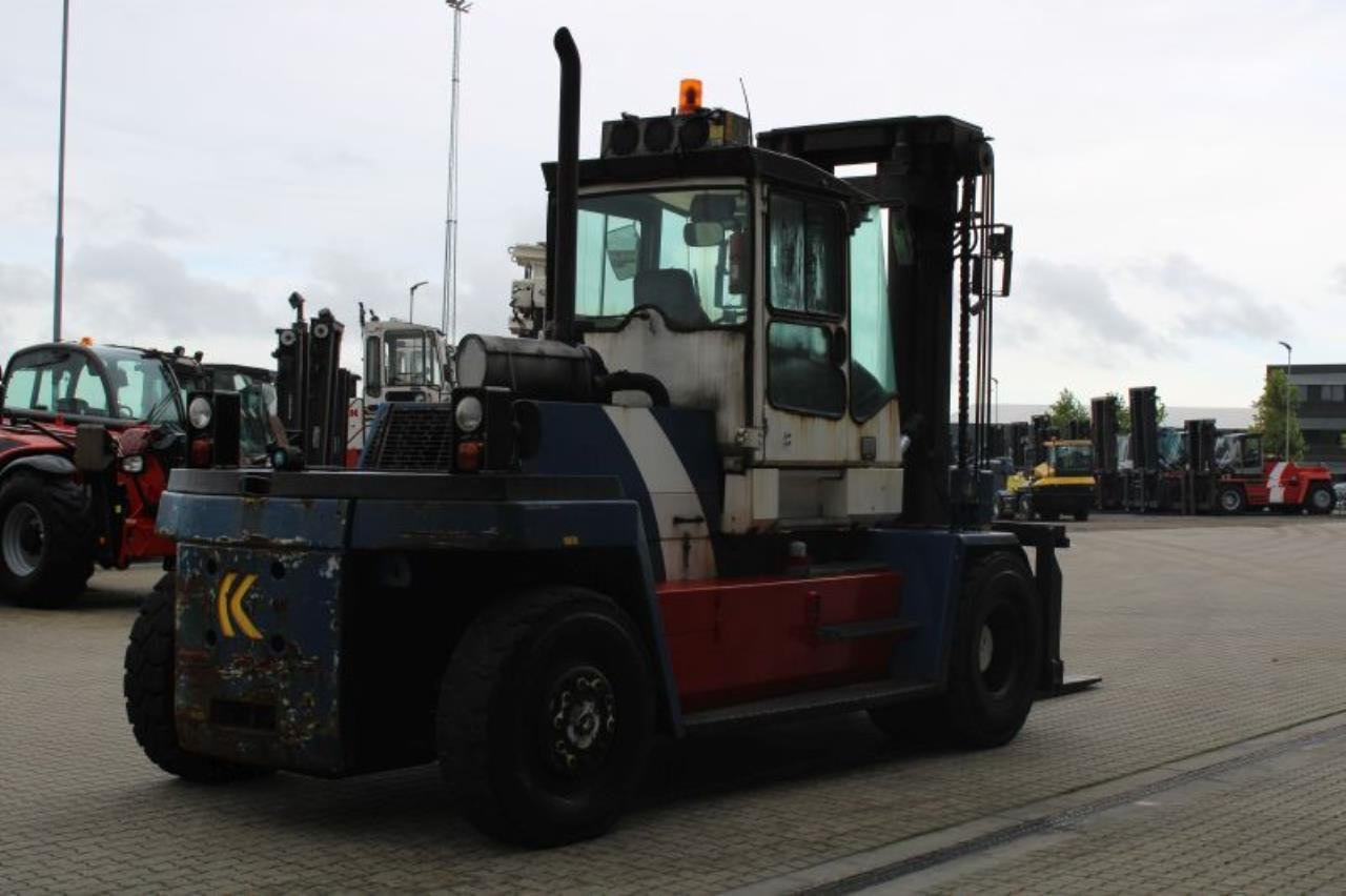 Kalmar DCD160-12 - Dízel targonca: 3 kép. Kalmar DCD160-12 - Dízel targonca: 3 kép.