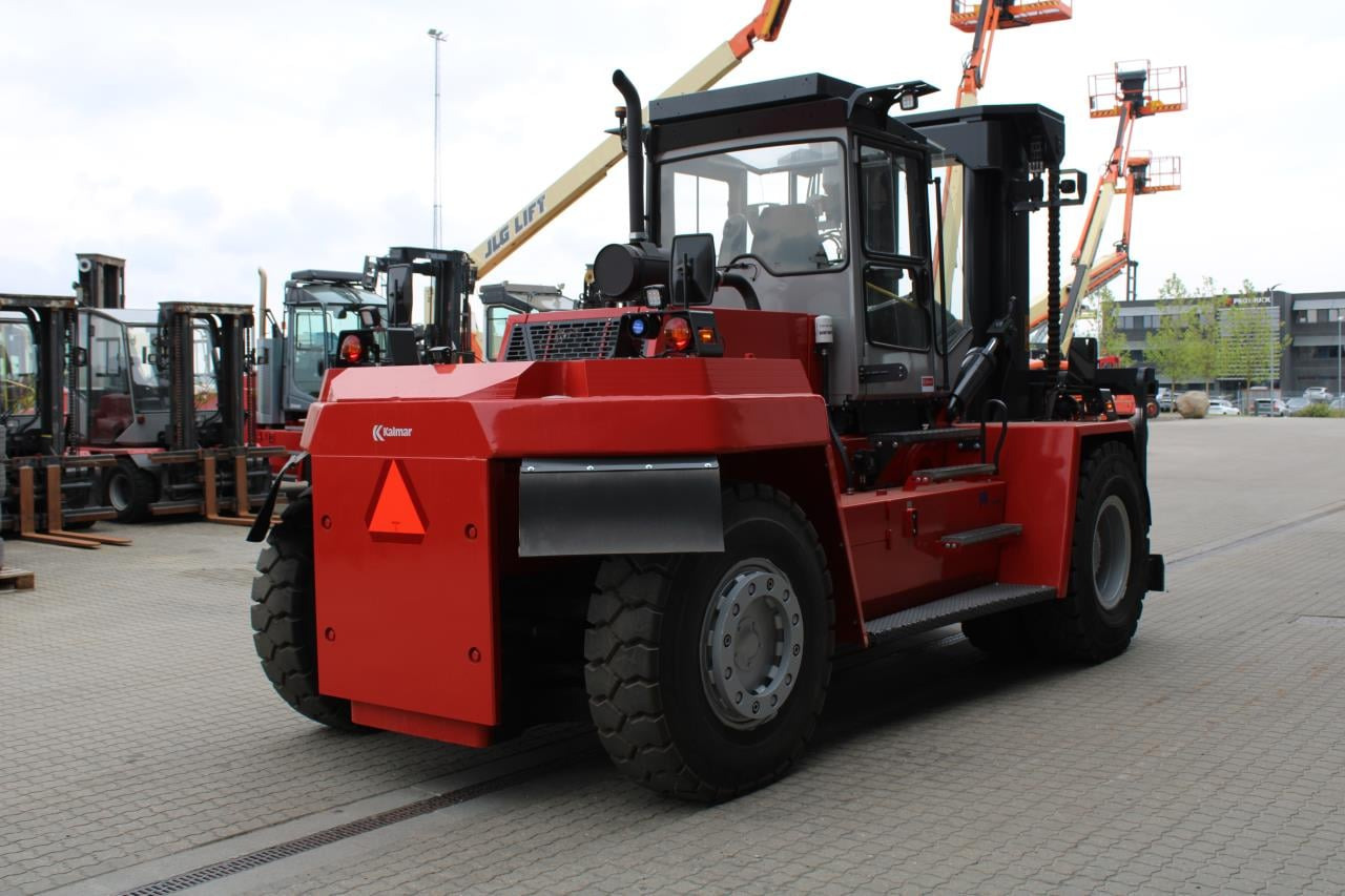Kalmar DCD200-12LB - Dízel targonca: 3 kép. Kalmar DCD200-12LB - Dízel targonca: 3 kép.