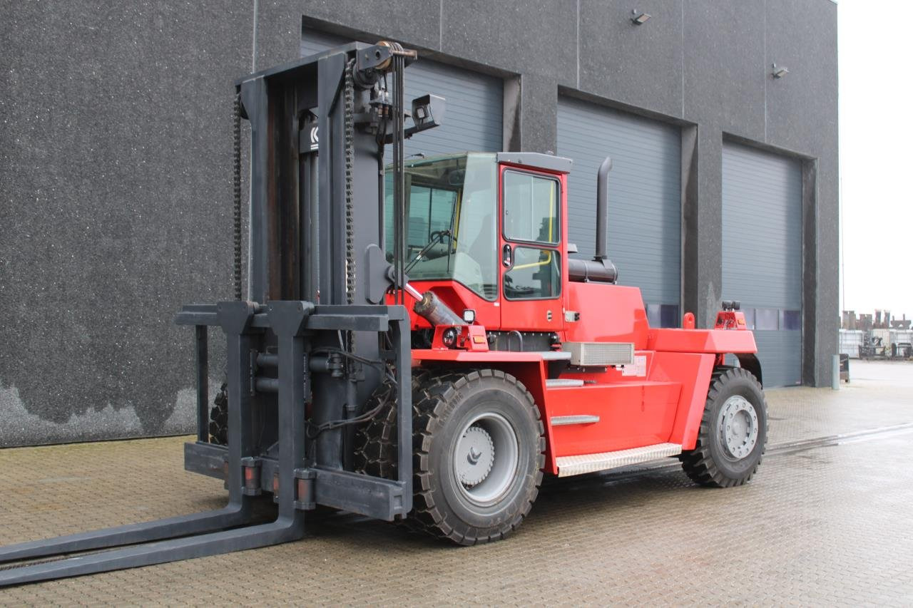 Kalmar DCD200-12LB - Dízel targonca: 2 kép. Kalmar DCD200-12LB - Dízel targonca: 2 kép.