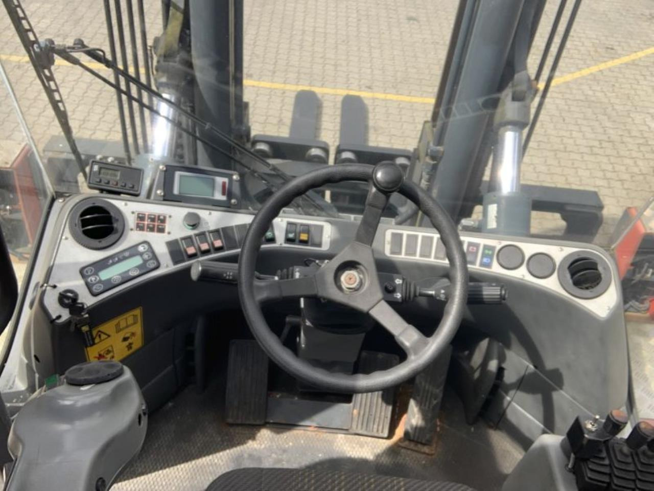 Kalmar DCE100-6 - Dízel targonca: 4 kép. Kalmar DCE100-6 - Dízel targonca: 4 kép.