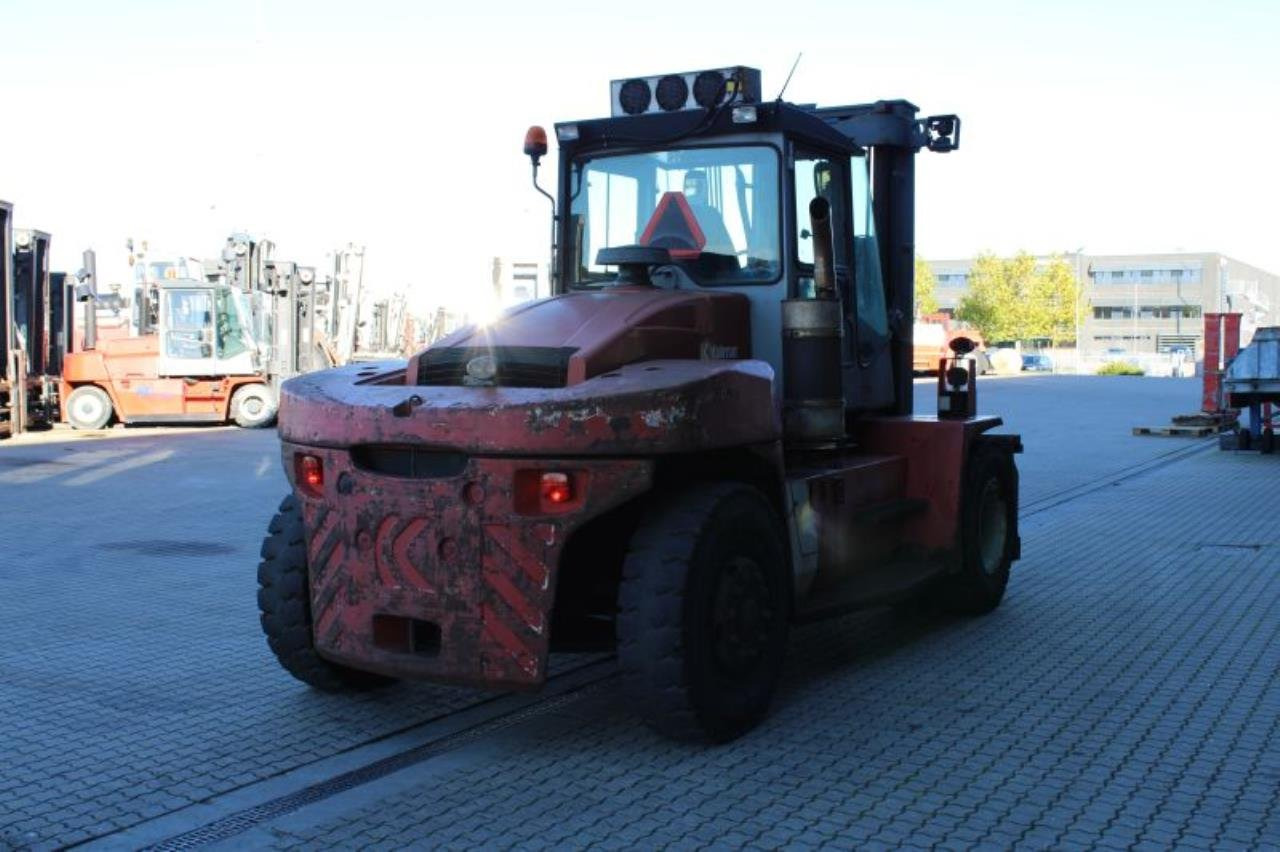 Kalmar DCE140-6 - Dízel targonca: 3 kép. Kalmar DCE140-6 - Dízel targonca: 3 kép.