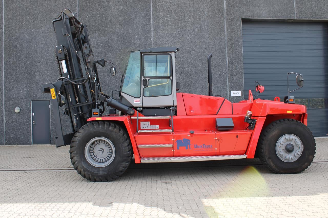Kalmar DCF330-12LB - Dízel targonca: 1 kép. Kalmar DCF330-12LB - Dízel targonca: 1 kép.