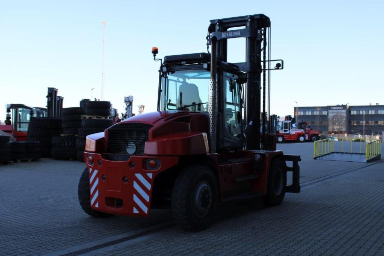 Kalmar DCG100-6 - Dízel targonca: 3 kép. Kalmar DCG100-6 - Dízel targonca: 3 kép.