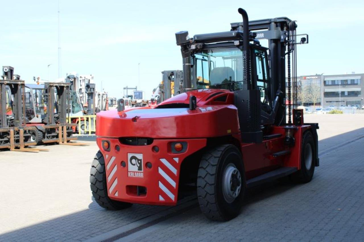 Kalmar DCG160-12 - Dízel targonca: 3 kép. Kalmar DCG160-12 - Dízel targonca: 3 kép.
