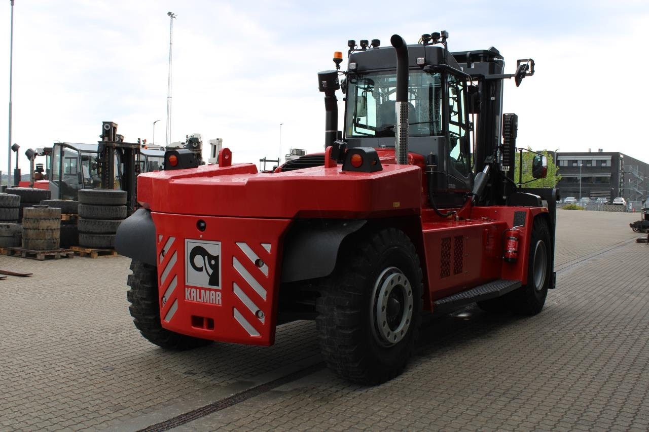Kalmar DCG250-12 - Dízel targonca: 3 kép. Kalmar DCG250-12 - Dízel targonca: 3 kép.
