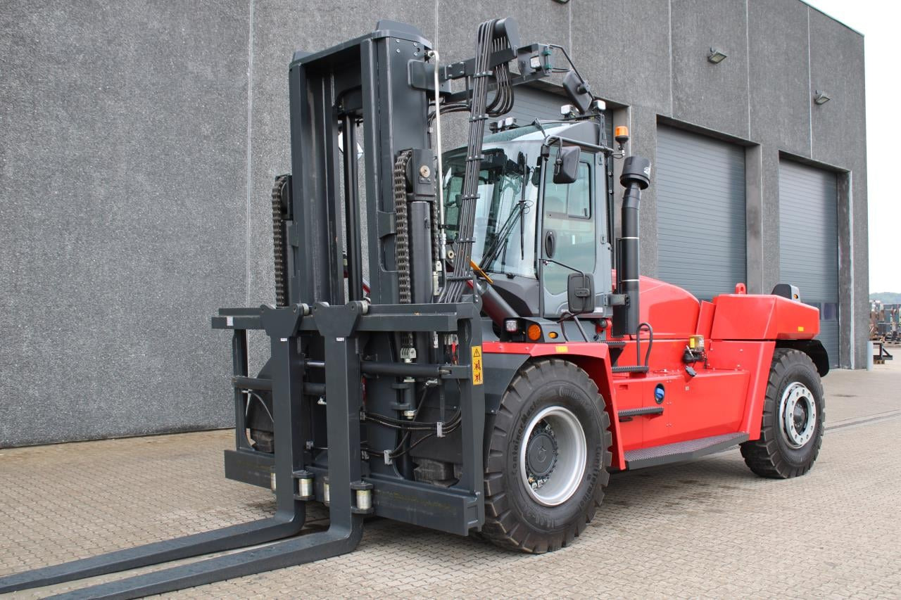 Kalmar DCG250-12 - Dízel targonca: 2 kép. Kalmar DCG250-12 - Dízel targonca: 2 kép.