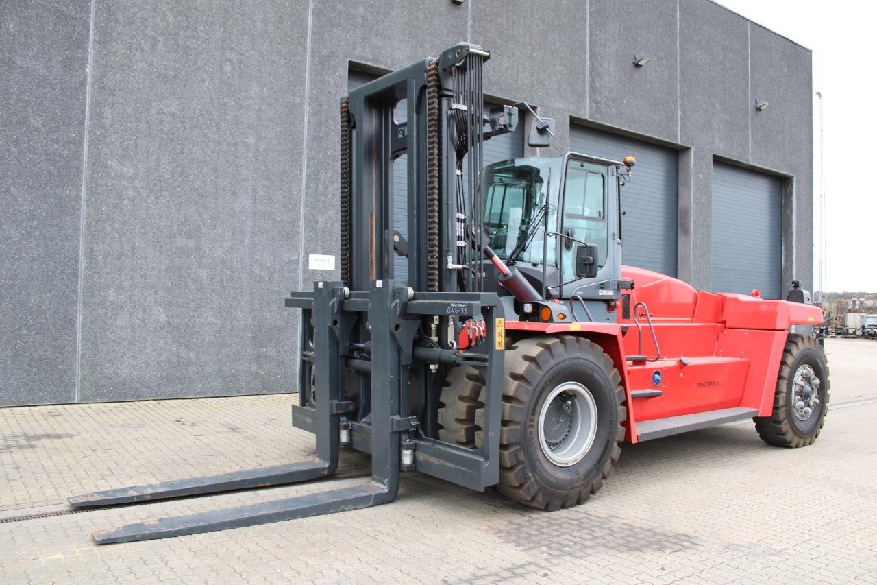 Kalmar DCG330-12 - Dízel targonca: 2 kép. Kalmar DCG330-12 - Dízel targonca: 2 kép.
