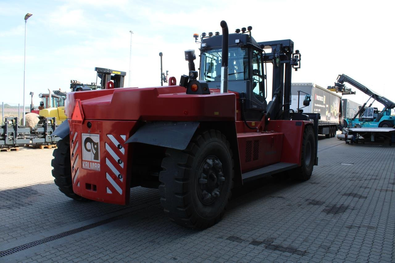Kalmar DCG330-12 - Dízel targonca: 3 kép. Kalmar DCG330-12 - Dízel targonca: 3 kép.