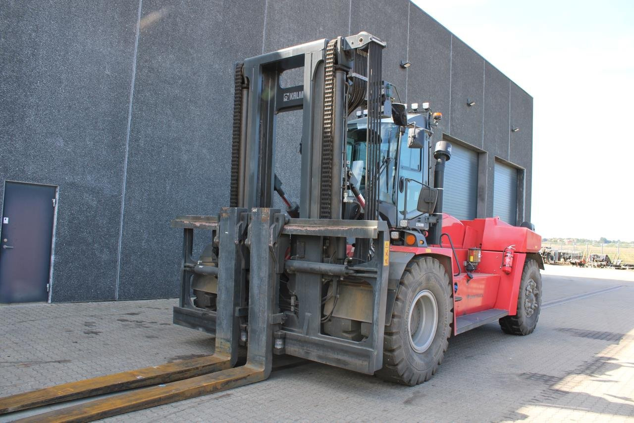 Kalmar DCG330-12 - Dízel targonca: 2 kép. Kalmar DCG330-12 - Dízel targonca: 2 kép.