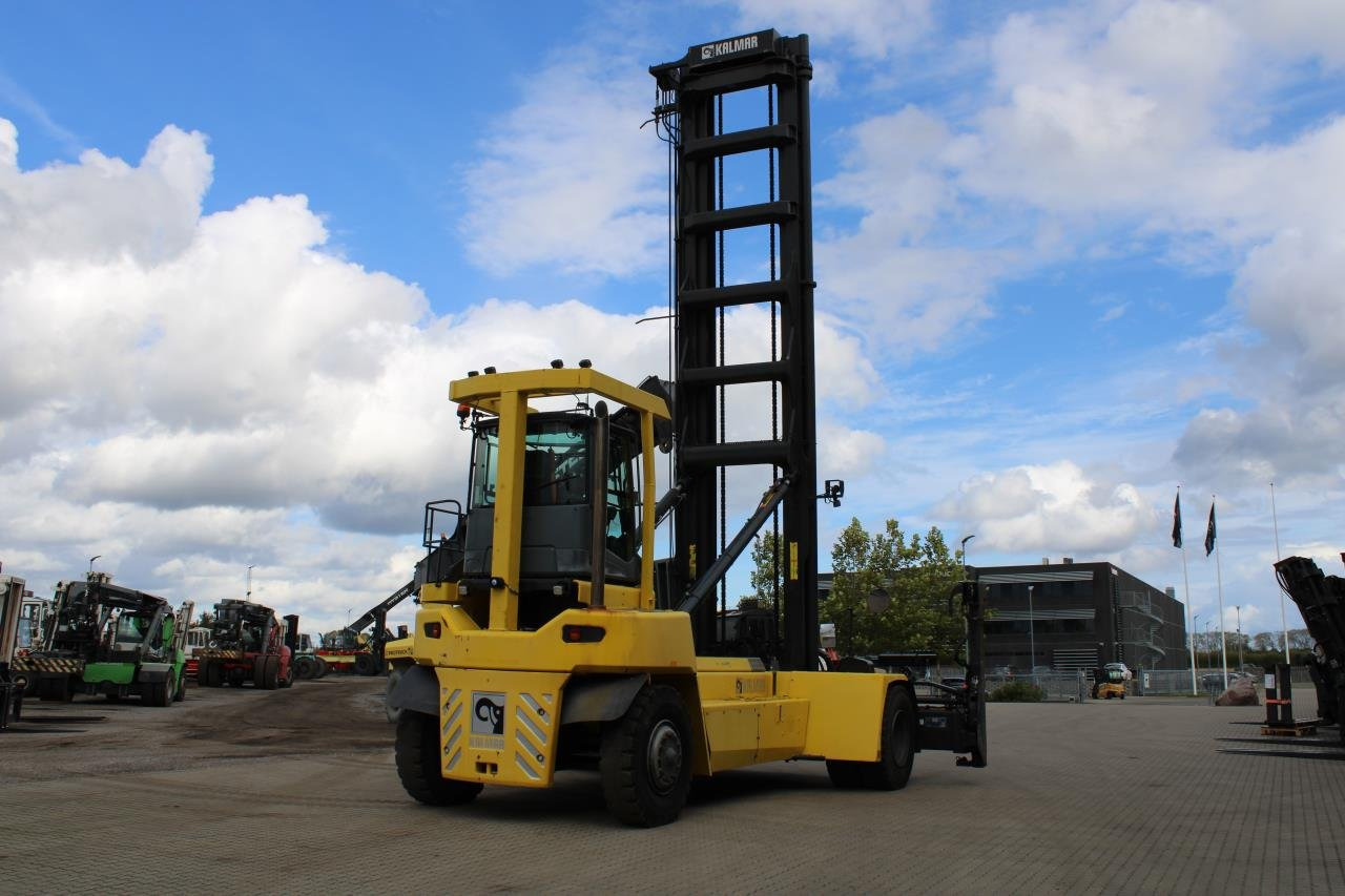Kalmar DCG90-45ES7 - Konténer targoncá: 3 kép. Kalmar DCG90-45ES7 - Konténer targoncá: 3 kép.