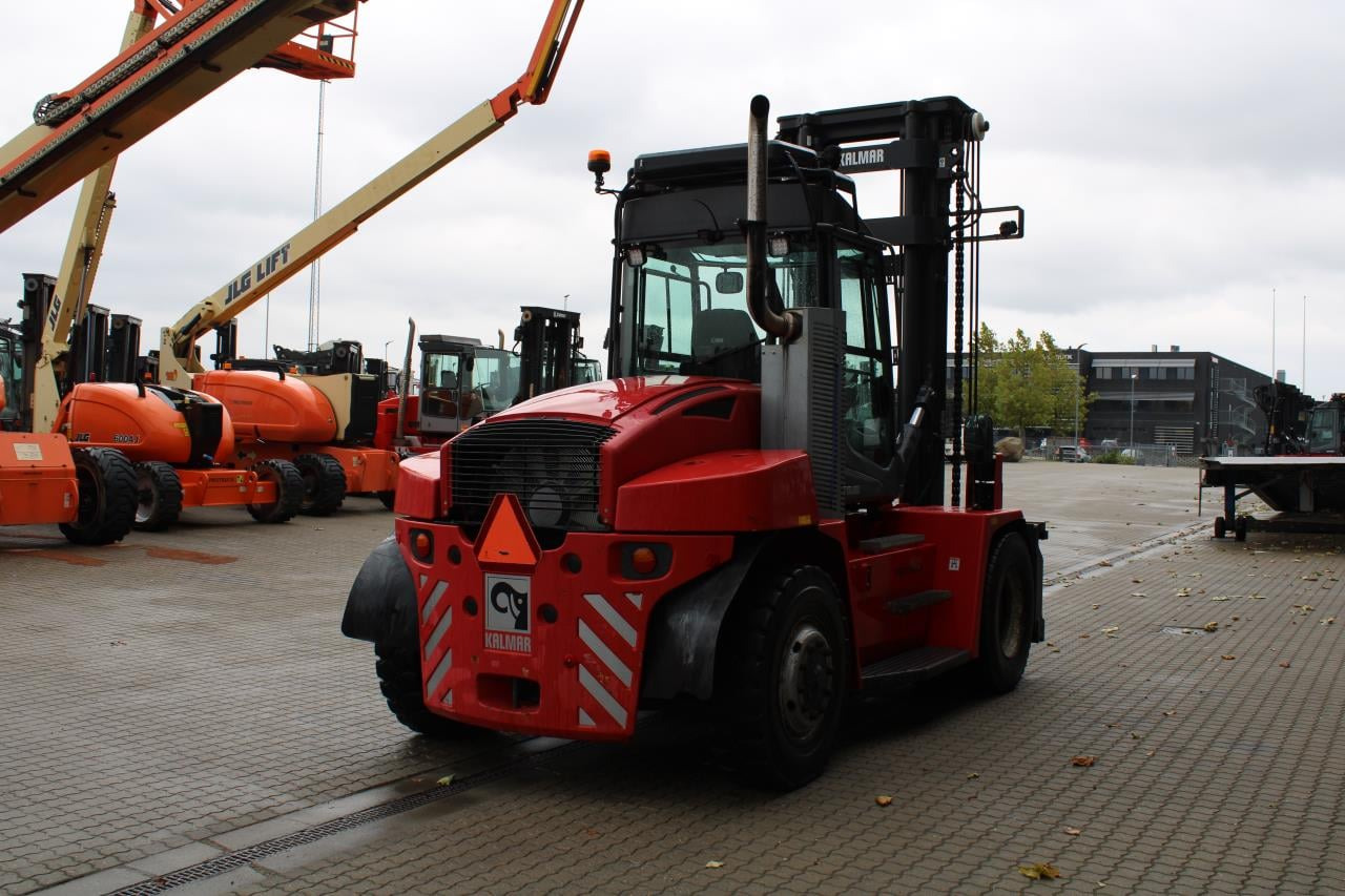 Kalmar DCG90-6 - Dízel targonca: 3 kép. Kalmar DCG90-6 - Dízel targonca: 3 kép.