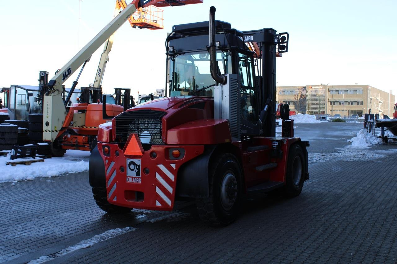 Kalmar DCG90-6 - Dízel targonca: 3 kép. Kalmar DCG90-6 - Dízel targonca: 3 kép.