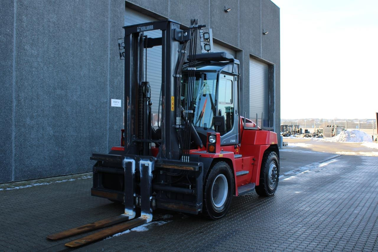 Kalmar DCG90-6 - Dízel targonca: 2 kép. Kalmar DCG90-6 - Dízel targonca: 2 kép.