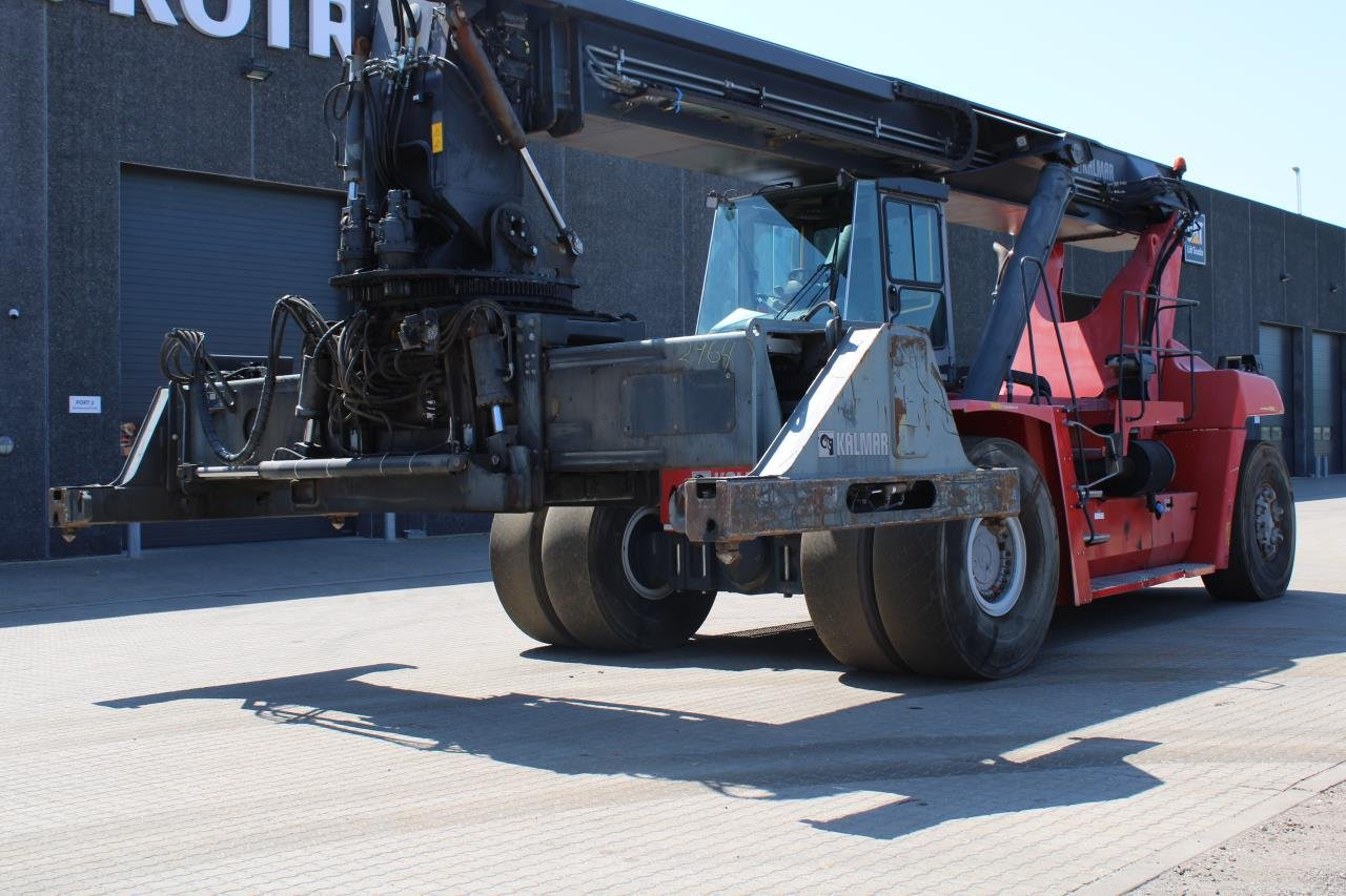 Kalmar DRF450-60S5 - Konténerrakodó: 2 kép. Kalmar DRF450-60S5 - Konténerrakodó: 2 kép.