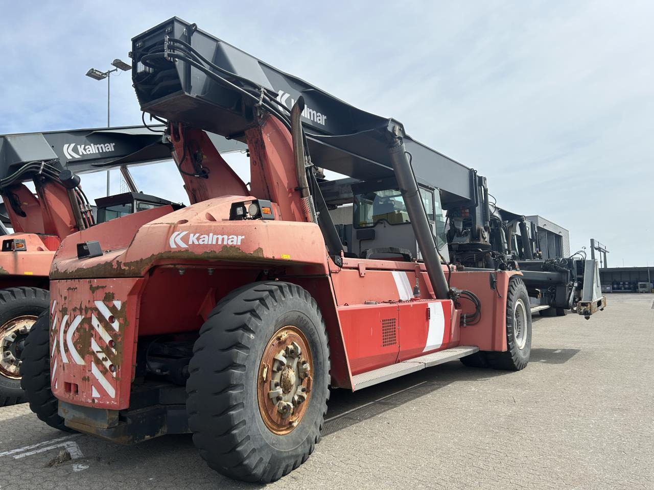 Kalmar DRF450-65C5X - Konténerrakodó: 3 kép. Kalmar DRF450-65C5X - Konténerrakodó: 3 kép.