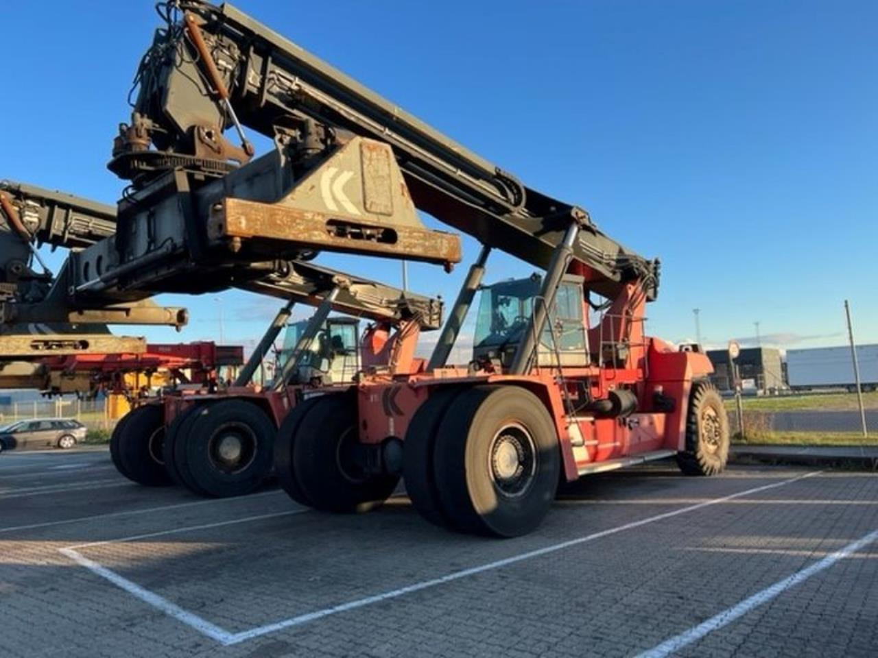 Kalmar DRF450-65S6X - Konténerrakodó: 2 kép. Kalmar DRF450-65S6X - Konténerrakodó: 2 kép.