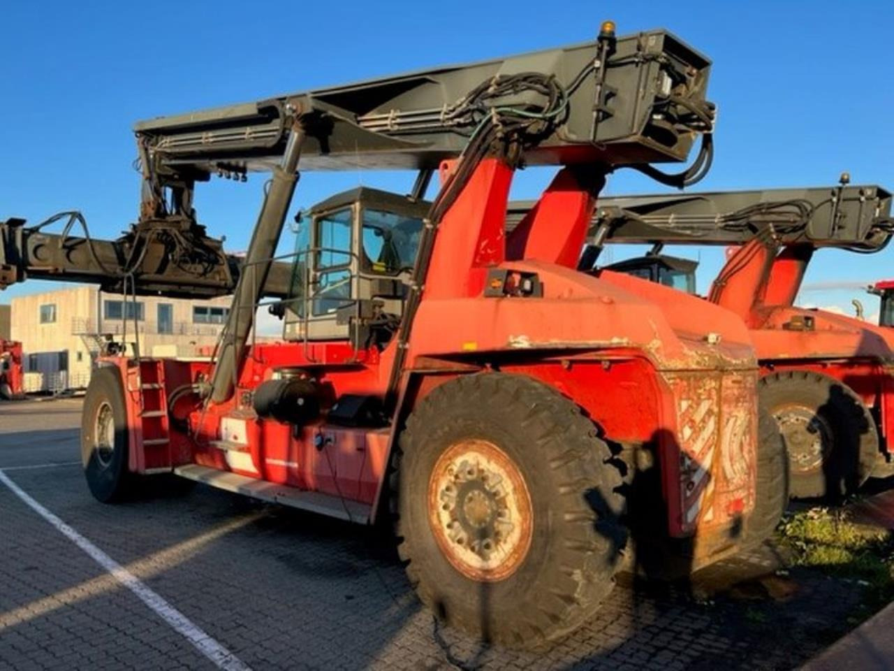 Kalmar DRF450-65S6X - Konténerrakodó: 3 kép. Kalmar DRF450-65S6X - Konténerrakodó: 3 kép.