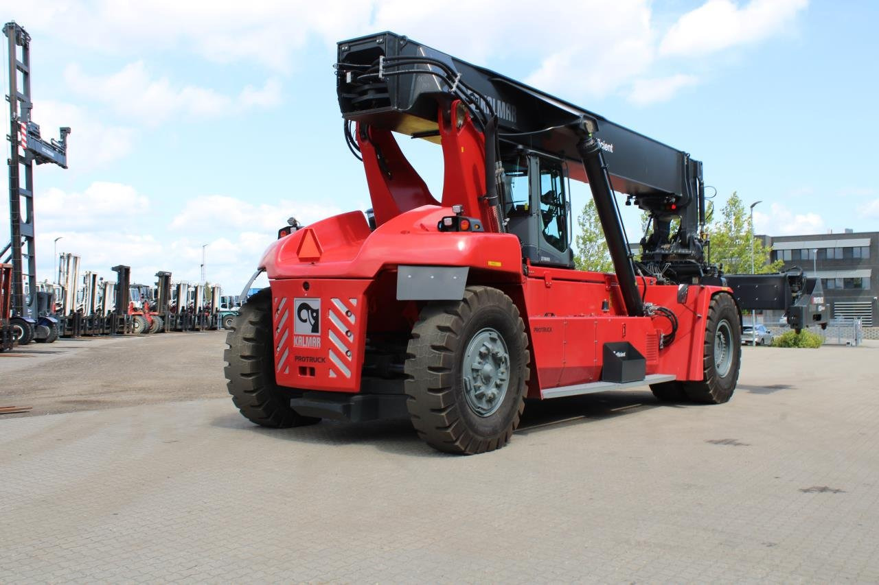 Kalmar DRG450-65S5XE - Konténerrakodó: 3 kép. Kalmar DRG450-65S5XE - Konténerrakodó: 3 kép.