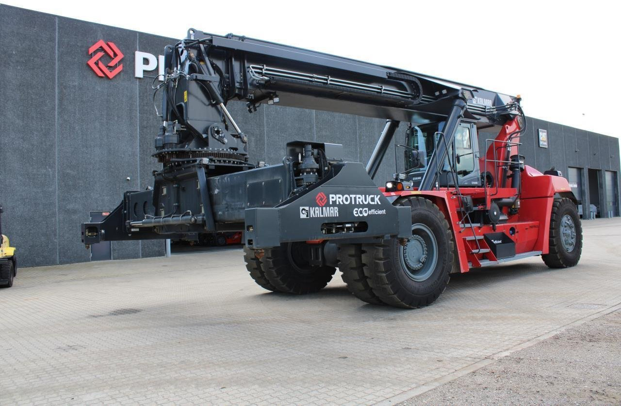 Kalmar DRG450-65S5XE - Konténerrakodó: 2 kép. Kalmar DRG450-65S5XE - Konténerrakodó: 2 kép.