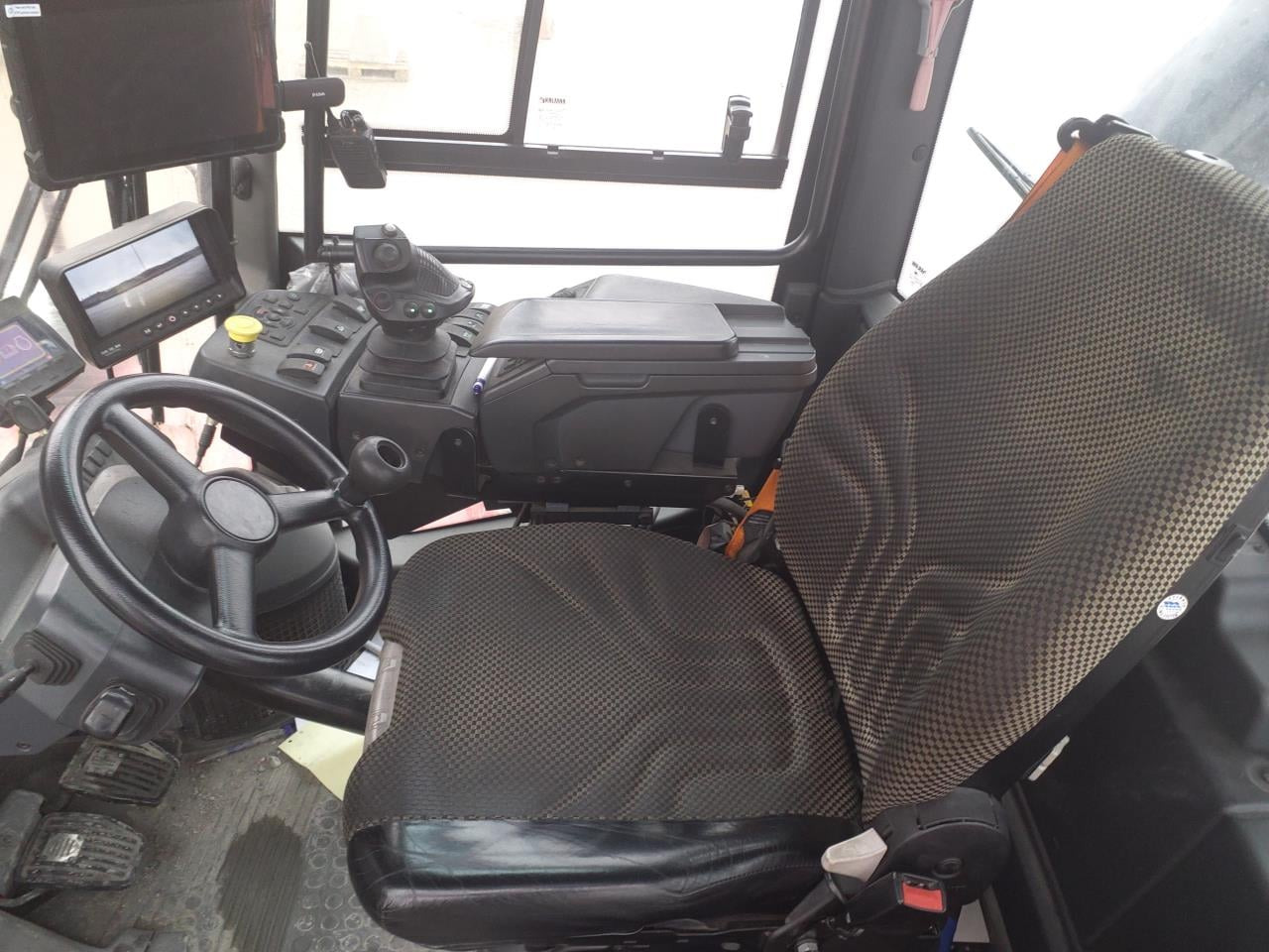 Kalmar DRG450-75C5XS - Konténerrakodó: 4 kép. Kalmar DRG450-75C5XS - Konténerrakodó: 4 kép.