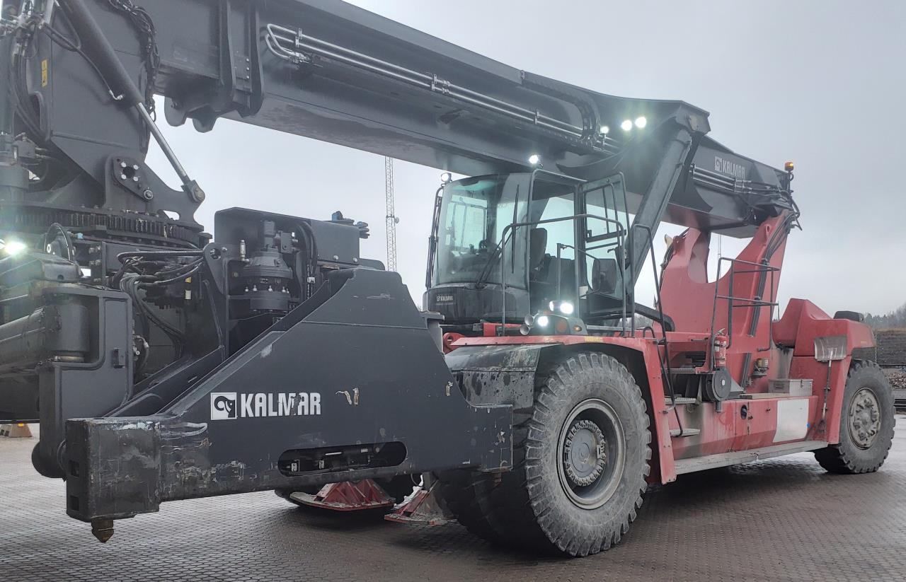 Kalmar DRG450-75C5XS - Konténerrakodó: 1 kép. Kalmar DRG450-75C5XS - Konténerrakodó: 1 kép.