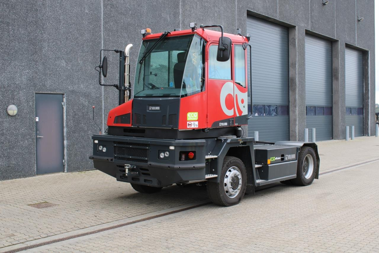Kalmar TRL618I 4X4 - Terminál targoncá: 2 kép. Kalmar TRL618I 4X4 - Terminál targoncá: 2 kép.