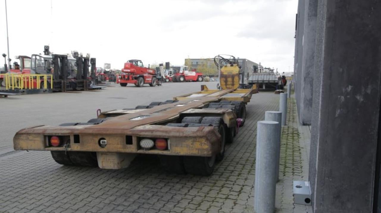 Liftec LTH120 - Félpótkocsi mélybölcsős: 3 kép. Liftec LTH120 - Félpótkocsi mélybölcsős: 3 kép.