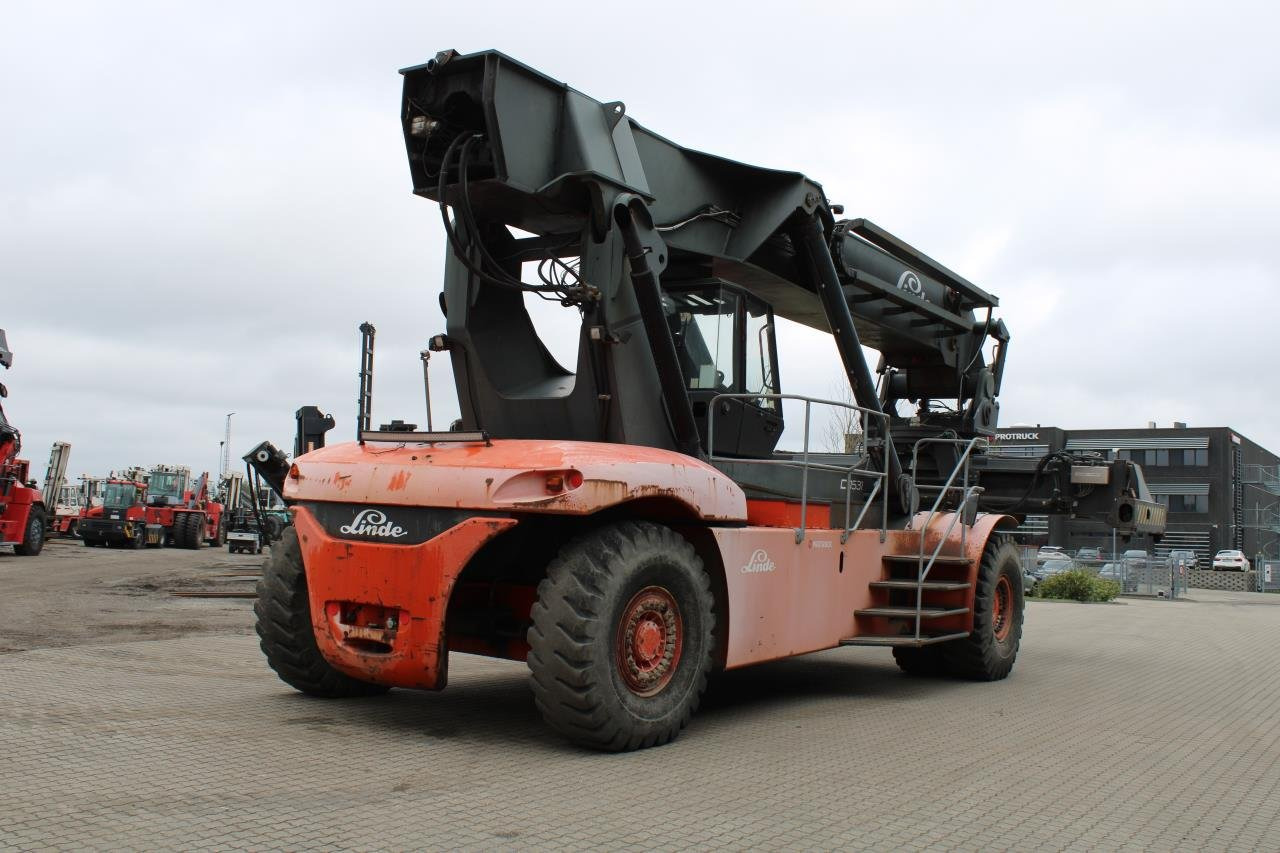 Linde C4531TL - Konténerrakodó: 3 kép. Linde C4531TL - Konténerrakodó: 3 kép.