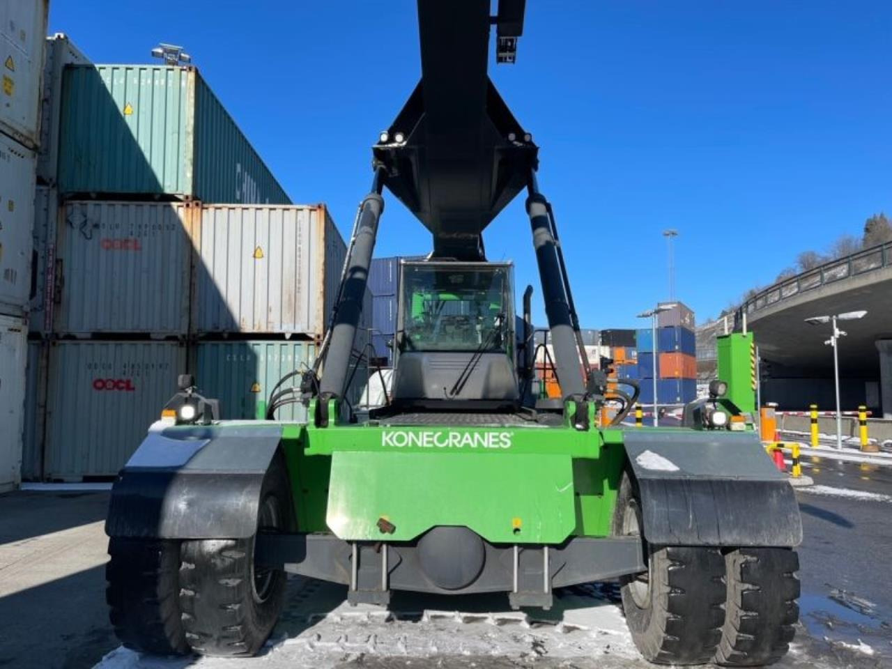 SMV 108 TC6 - Konténerrakodó: 2 kép. SMV 108 TC6 - Konténerrakodó: 2 kép.