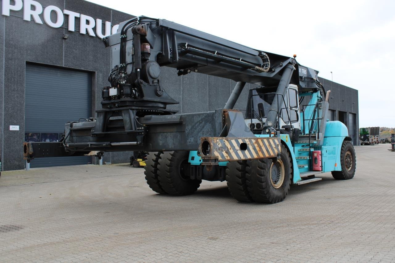 SMV 4531 TB5 - Konténerrakodó: 2 kép. SMV 4531 TB5 - Konténerrakodó: 2 kép.