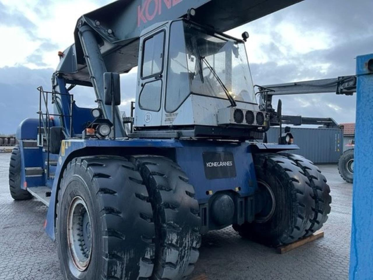 SMV 4531 TB5 - Konténerrakodó: 2 kép. SMV 4531 TB5 - Konténerrakodó: 2 kép.