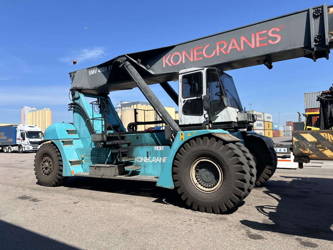 SMV 4531 TB5 - Konténerrakodó: 1 kép. SMV 4531 TB5 - Konténerrakodó: 1 kép.