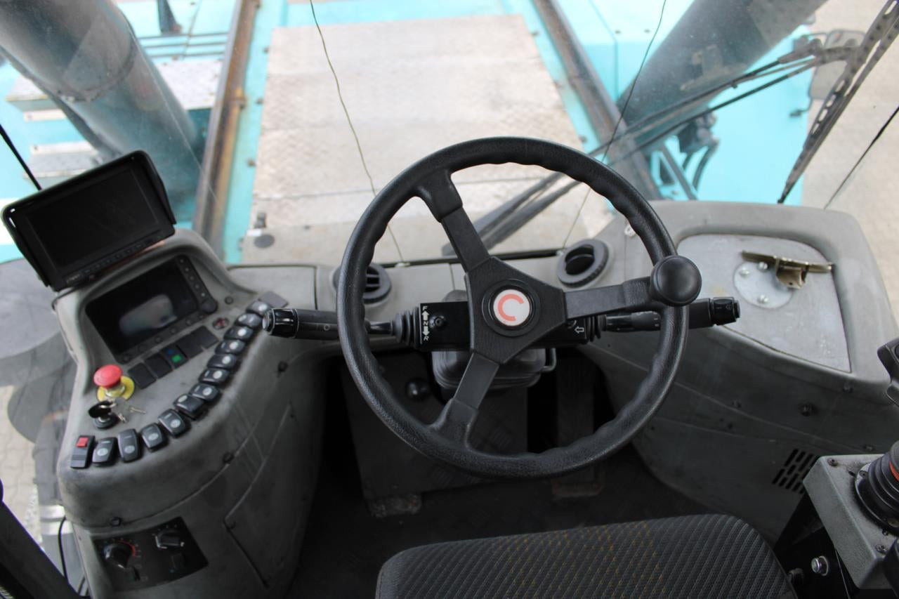 SMV 4531 TB5 - Konténerrakodó: 4 kép. SMV 4531 TB5 - Konténerrakodó: 4 kép.