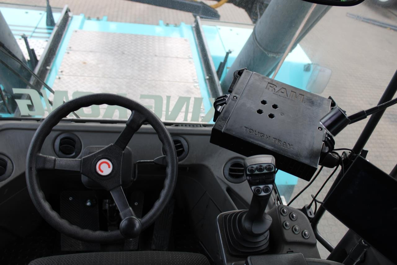 SMV 4538 CCX4 - Konténerrakodó: 4 kép. SMV 4538 CCX4 - Konténerrakodó: 4 kép.