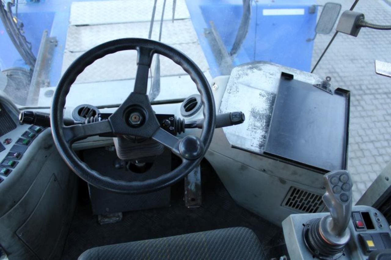 SMV SC108TA6 - Konténerrakodó: 4 kép. SMV SC108TA6 - Konténerrakodó: 4 kép.