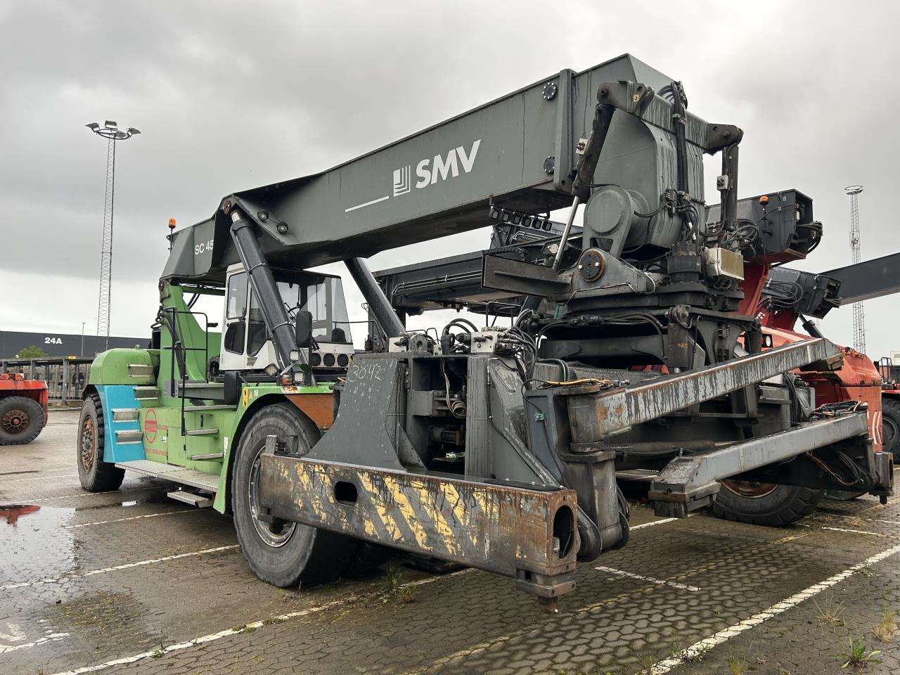 SMV SC4537 CBX5 - Konténerrakodó: 1 kép. SMV SC4537 CBX5 - Konténerrakodó: 1 kép.