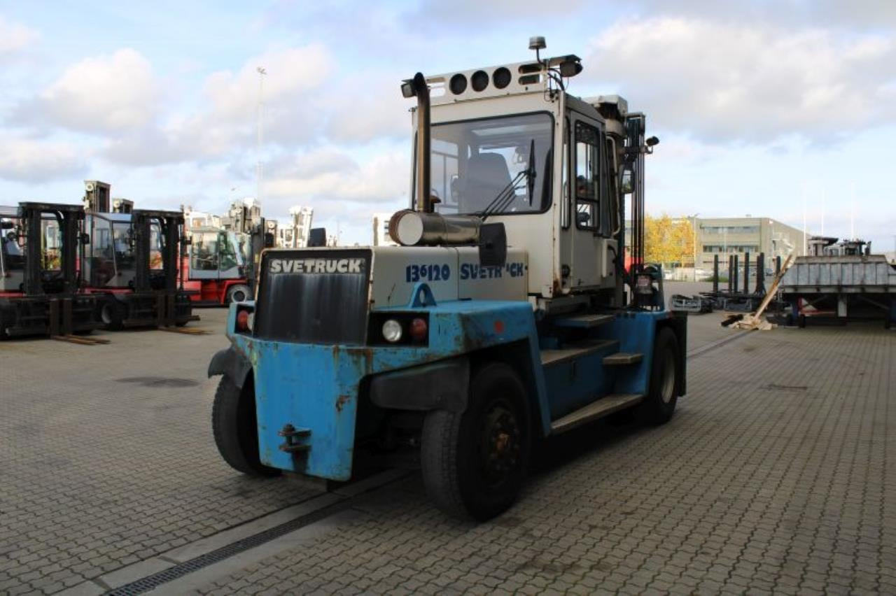 SveTruck 136120-35 - Dízel targonca: 3 kép. SveTruck 136120-35 - Dízel targonca: 3 kép.