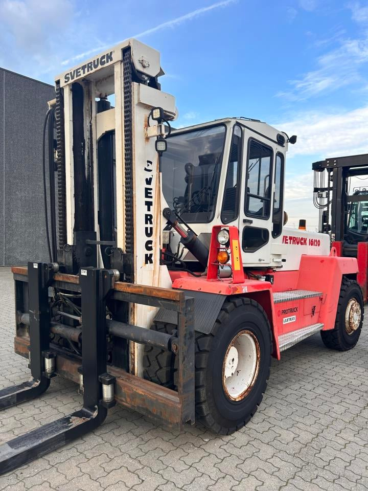 SveTruck 16120-38 - Dízel targonca: 2 kép. SveTruck 16120-38 - Dízel targonca: 2 kép.