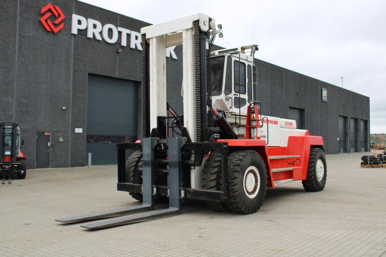 SveTruck 32120-50 - Dízel targonca: 2 kép. SveTruck 32120-50 - Dízel targonca: 2 kép.