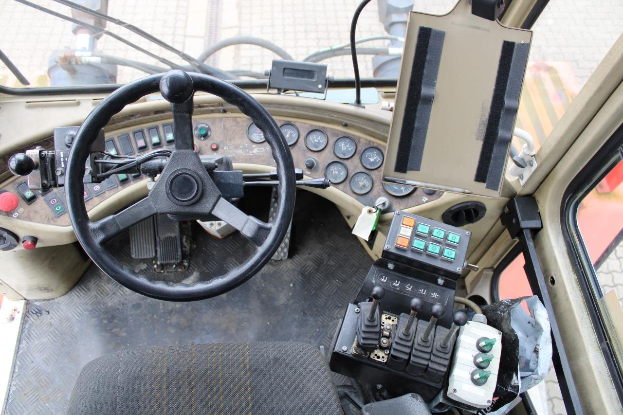 SveTruck 35120-50 - Dízel targonca: 4 kép. SveTruck 35120-50 - Dízel targonca: 4 kép.