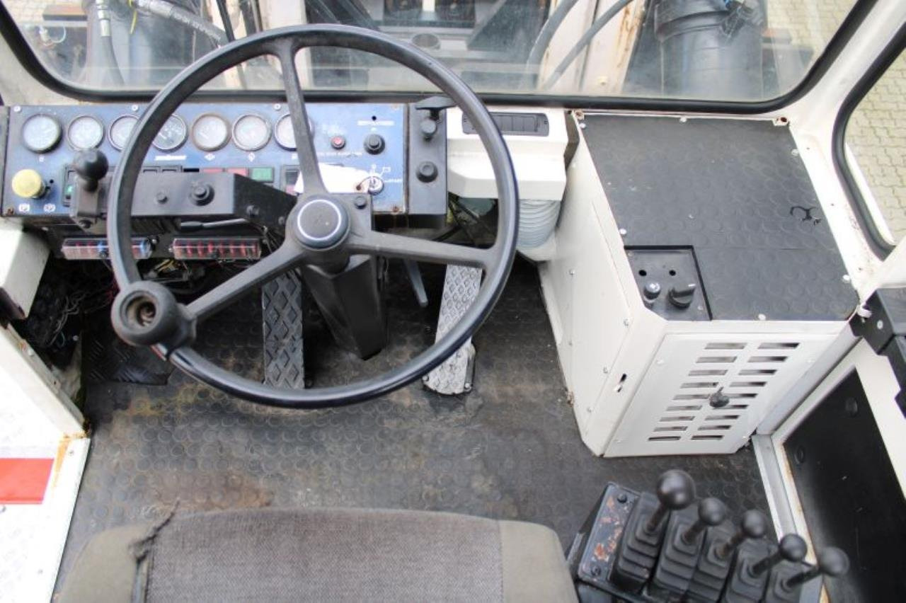 SveTruck 42120-52 - Dízel targonca: 4 kép. SveTruck 42120-52 - Dízel targonca: 4 kép.