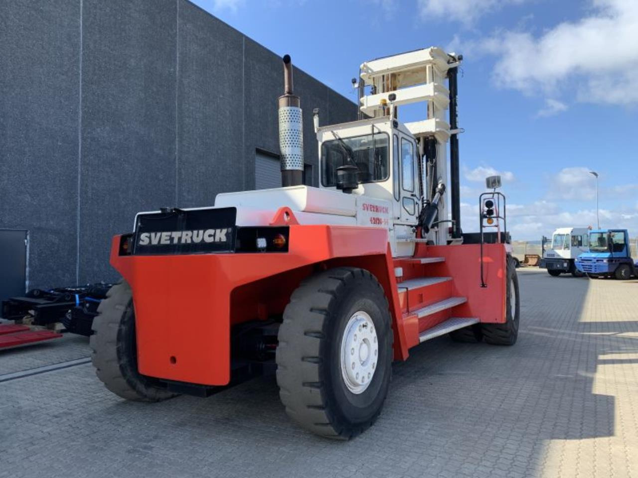 SveTruck 42120-54 - Dízel targonca: 3 kép. SveTruck 42120-54 - Dízel targonca: 3 kép.