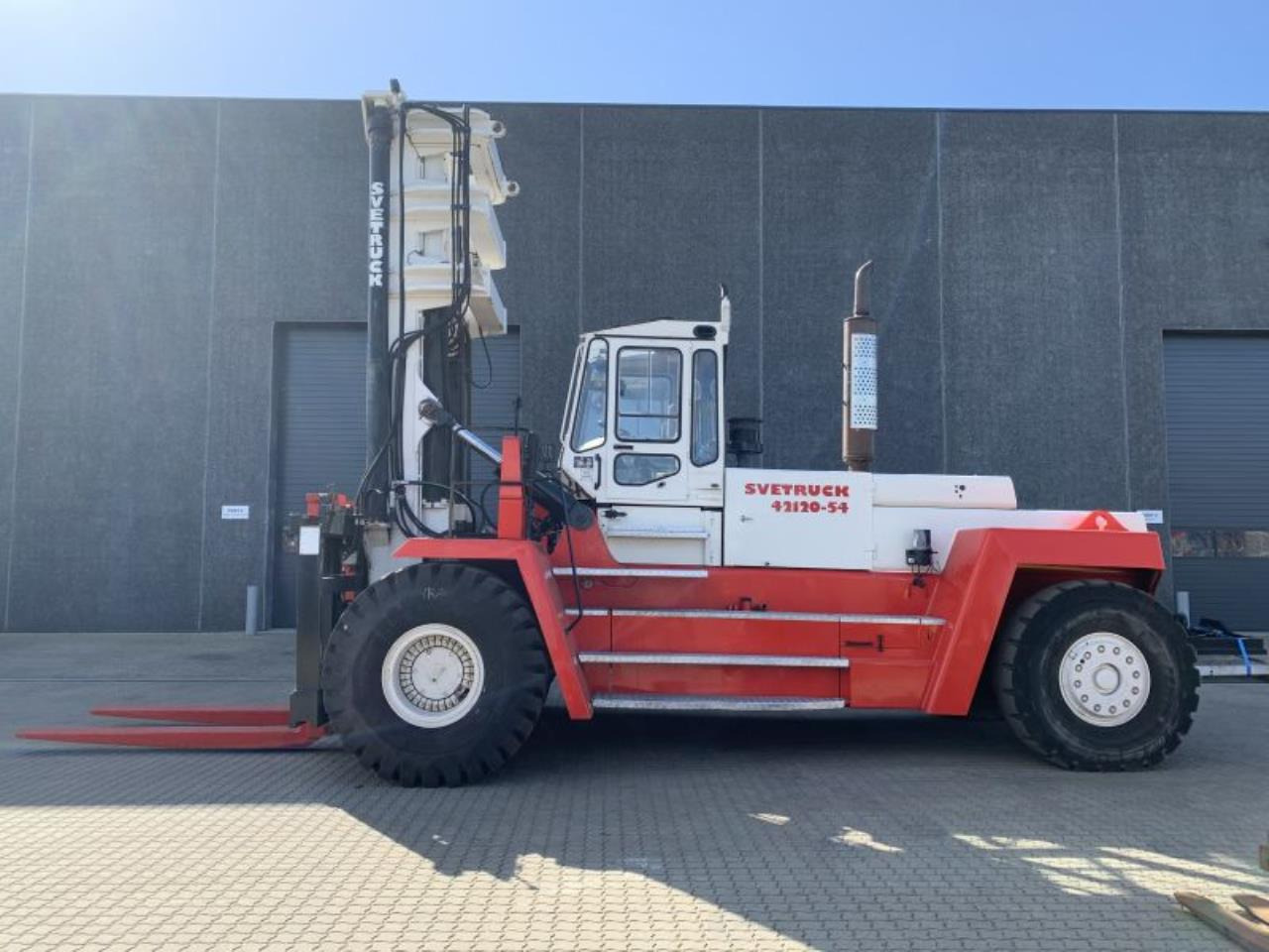 SveTruck 42120-54 - Dízel targonca: 1 kép. SveTruck 42120-54 - Dízel targonca: 1 kép.