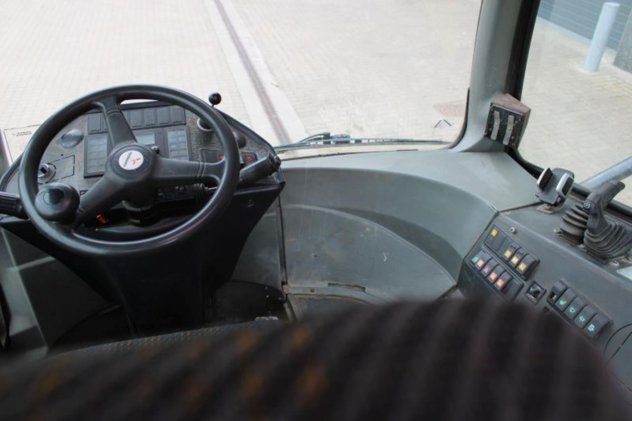 Terberg RT222 - Terminál targoncá: 4 kép. Terberg RT222 - Terminál targoncá: 4 kép.