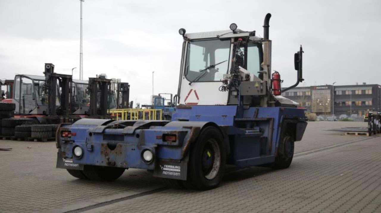 Terberg RT222 - Terminál targoncá: 3 kép. Terberg RT222 - Terminál targoncá: 3 kép.